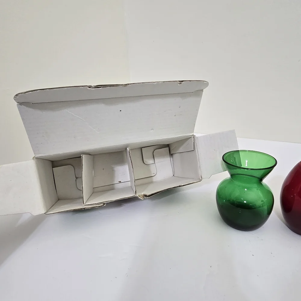 boxed DANSK‎ Mini Holiday Vases Set Glass Red Green Christmas Holiday Home Decor